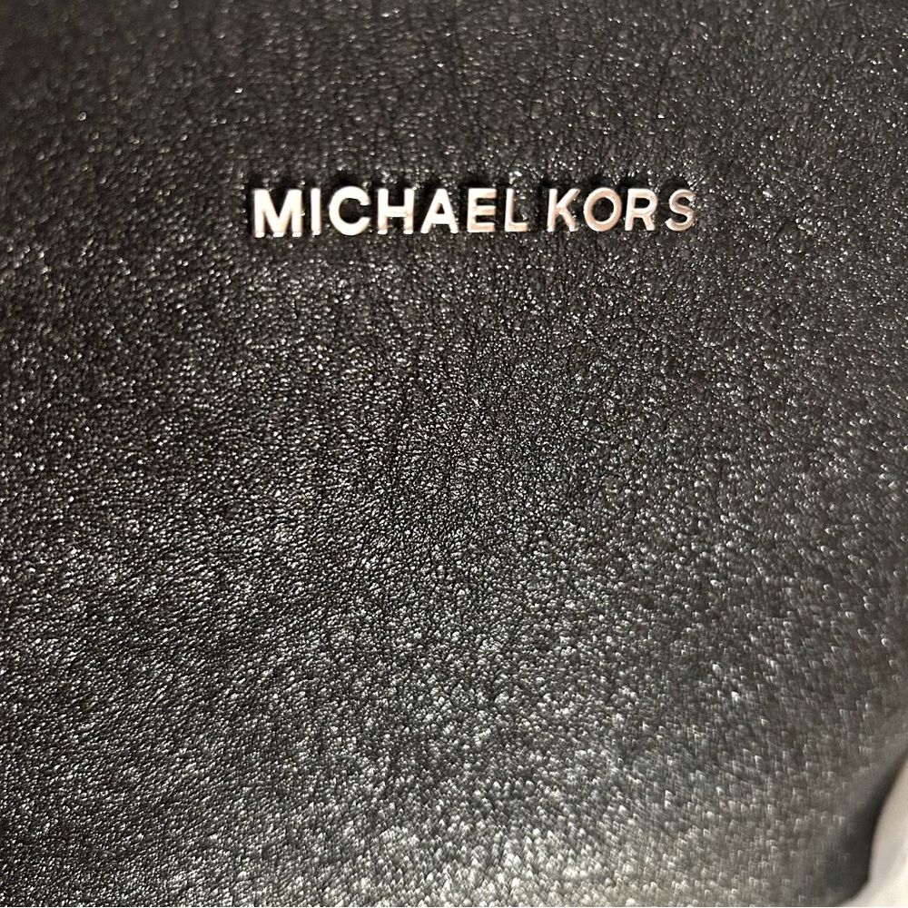 Michael Kors NEW!!!!! Sparkle Dome Crossbody Bag - Picture 5 of 6